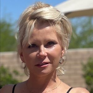 Meet your Posher, Carrie